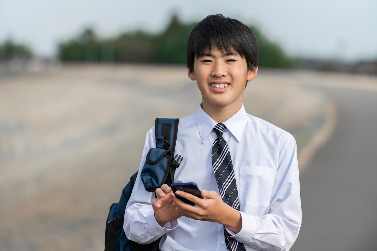 「テストが下がったら管理下に戻す」約束で息子が自ら使用時間をコントロール。九州の50代母が語るスマホ管理の最終形