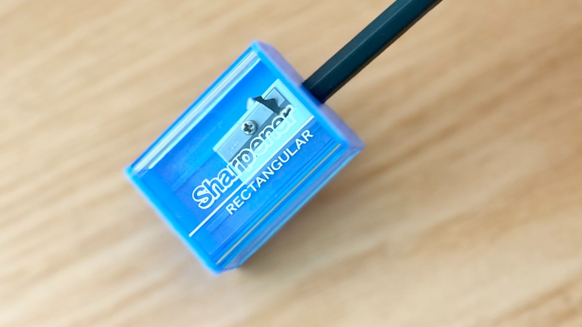 【ダイソー】鉛筆削りのおすすめ5商品を徹底レビュー！電動・手動それぞれの使い勝手は？