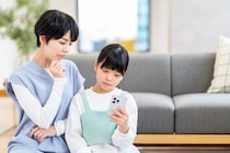 「まさか検索バーがブラウザになるとは」30代母の衝撃体験。YouTube依存・課金の罠・ルール可視化…小3娘との試行錯誤