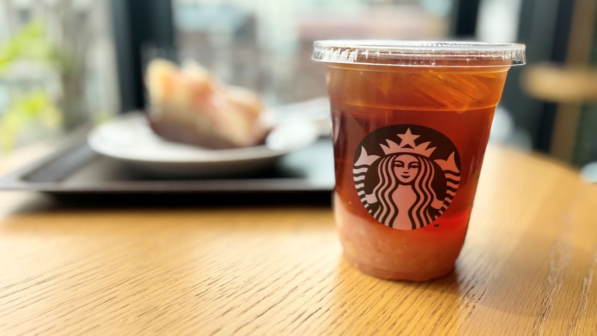 贅沢すぎるティータイムに「癒される」「美味しい〜」の声【スターバックス】桃のタルトが最高だった