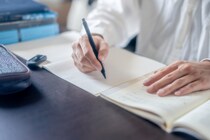 40歳で大学卒業した私の家族の涙、家事を完璧にやり始めた夫の変化、地味なお弁当箱に詰まった愛情