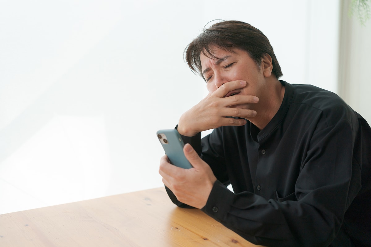 「もう少し早く持たせてもよかった」関東30代父の本音。リビング限定・没収宣言…中1娘とのスマホ管理リアル体験談