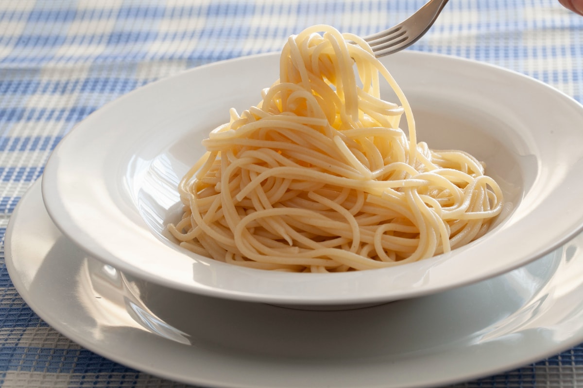 投資詐欺で180万の借金を抱えることに！具なしパスタで1カ月を食いつないだ年収350万・28歳女性の今