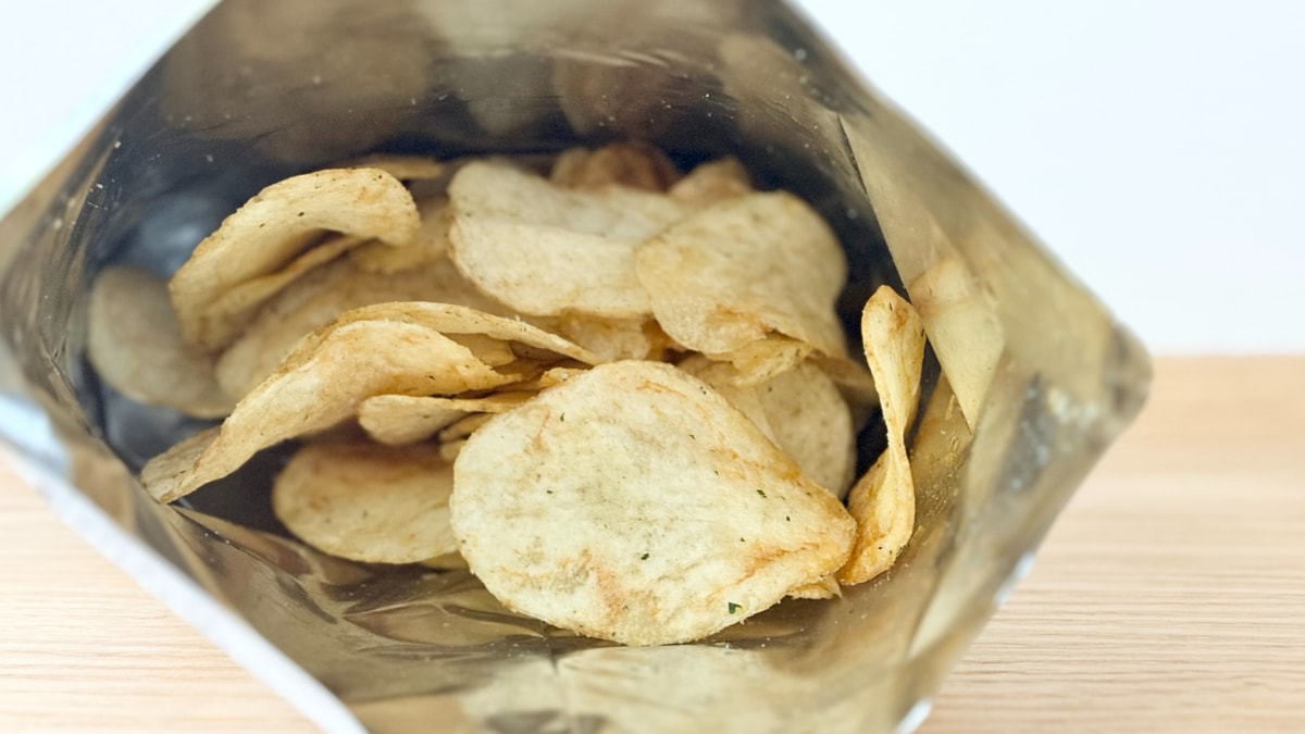 「とんでもねえジャンクフードですよ」【ファミマ限定】ポテチの味は？