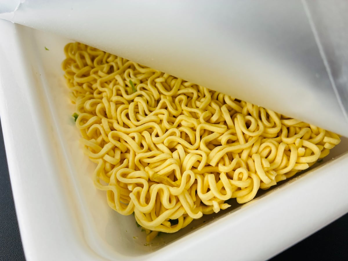 「めっちゃ銀だこ!」「ふりかけがクセになる!」【明星食品】築地銀だこ監修の「たこ焼味焼そば」