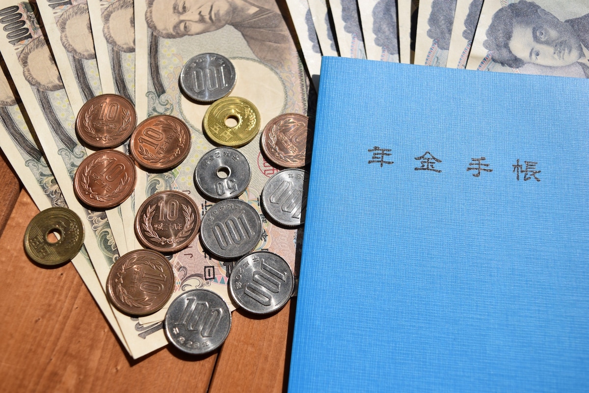 無職のシングル娘を怒鳴った70代父の涙、定期便の額より少ない年金の謎、過干渉で娘夫婦に絶縁された親の末路
