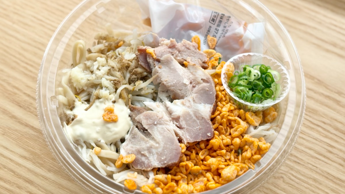 がっつりジャンクで満足度高すぎ!【ローソン】名店監修の冷やし麺が登場