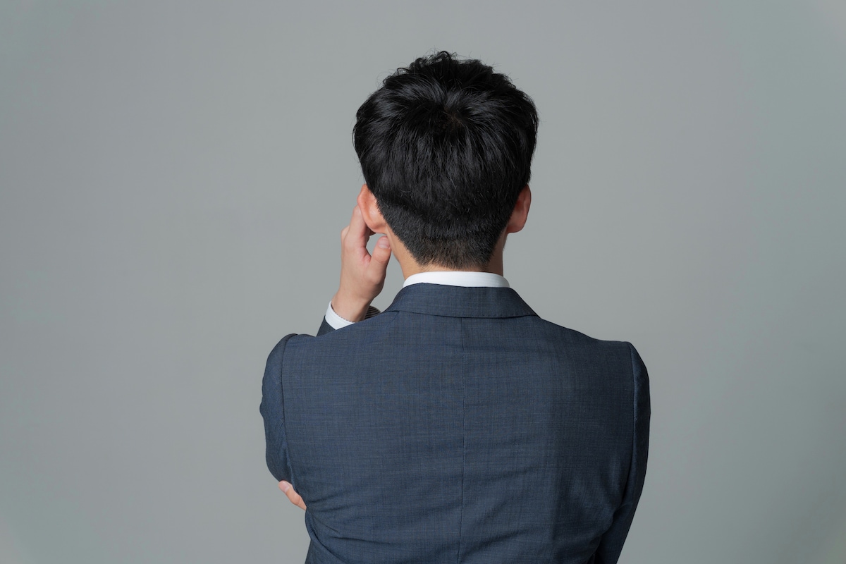 「笑えなくなった」絶望の日々……!!パワハラと副業詐欺で追い詰められた世帯年収750万・29歳男性のエピソード