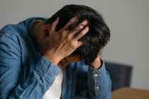 「笑えなくなった」絶望の日々……！！パワハラと副業詐欺で追い詰められた世帯年収750万・29歳男性のエピソード
