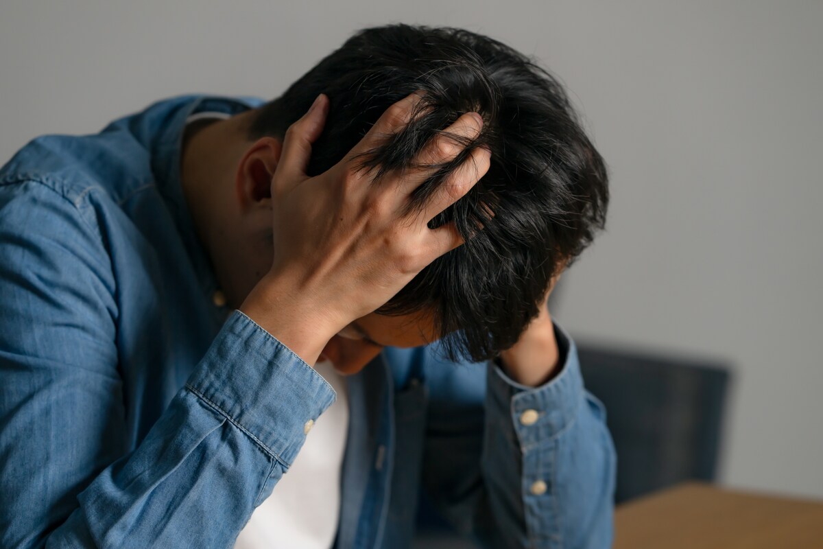 「笑えなくなった」絶望の日々……!!パワハラと副業詐欺で追い詰められた世帯年収750万・29歳男性のエピソード