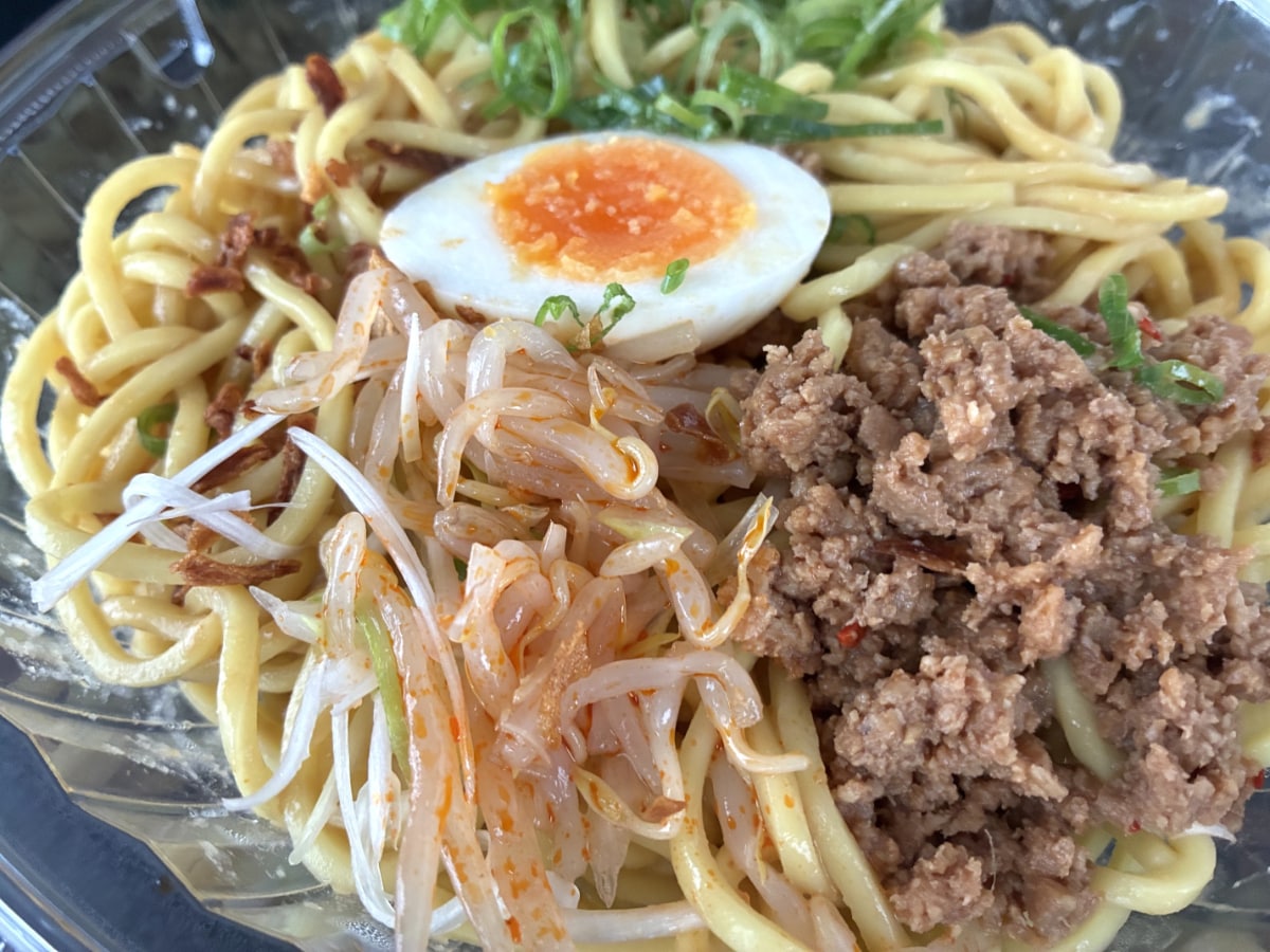 タレの主張強め!腹ペコ状態にはたまらない!【ファミマ】【極旨!冷し麺】さっぽろ純連監修 冷し味噌まぜそば