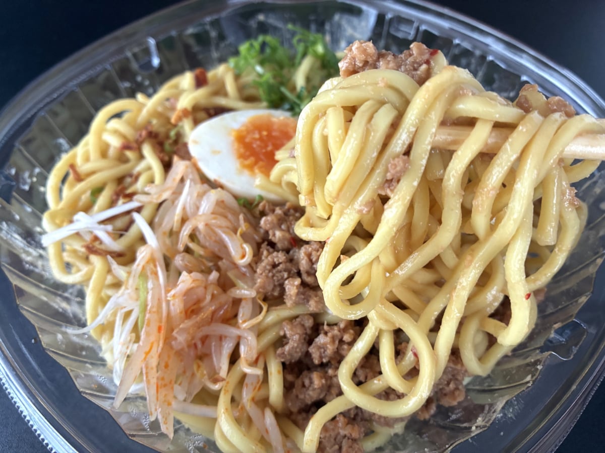 タレの主張強め!腹ペコ状態にはたまらない!【ファミマ】【極旨!冷し麺】さっぽろ純連監修 冷し味噌まぜそば