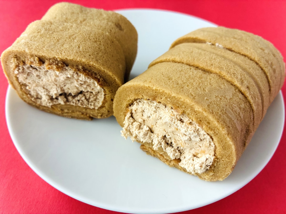 「大人な味わい！」「優しい味わいに癒された！」【ファミマ】もっちりクリームロール（コーヒー）