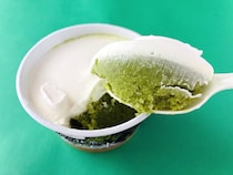「美味しすぎて買いだめしてる！」「大満足！」【ファミマ】ホイップをトッピングした抹茶ラテ氷