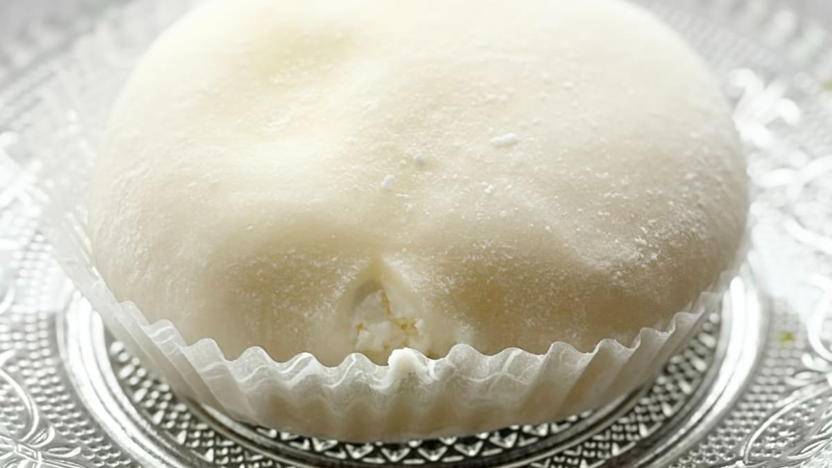 やわらかいおもちが分厚くて食べ応えも!【セブン】の巨大な大福を実食