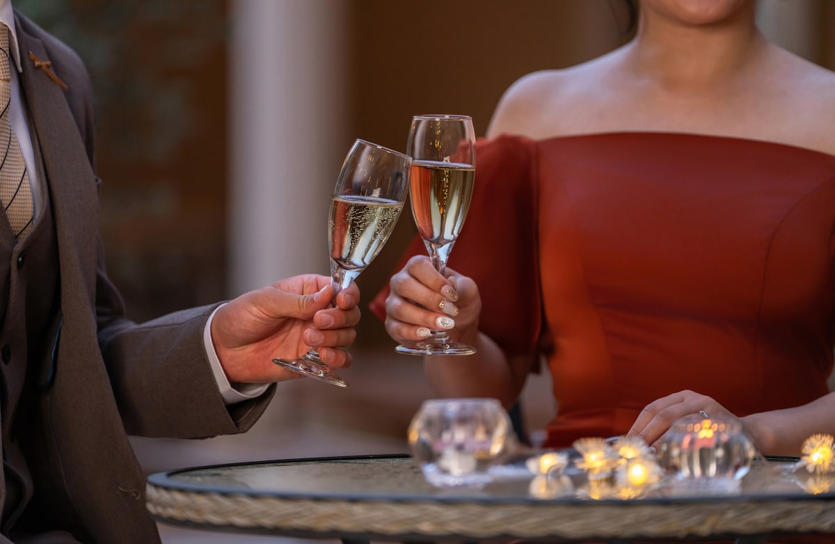 ディナー中のドレスについた謎の模様の正体って？勝手にスポーツカーを買う夫を諭す義父の話、さらに娘の赤いポツポツの真相も