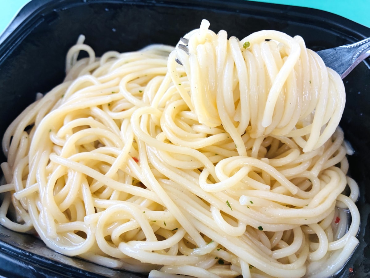 ほぼペペロンチーノ？酸味は控えめ！【ドンキ】「ヤバ盛り 塩レモン」