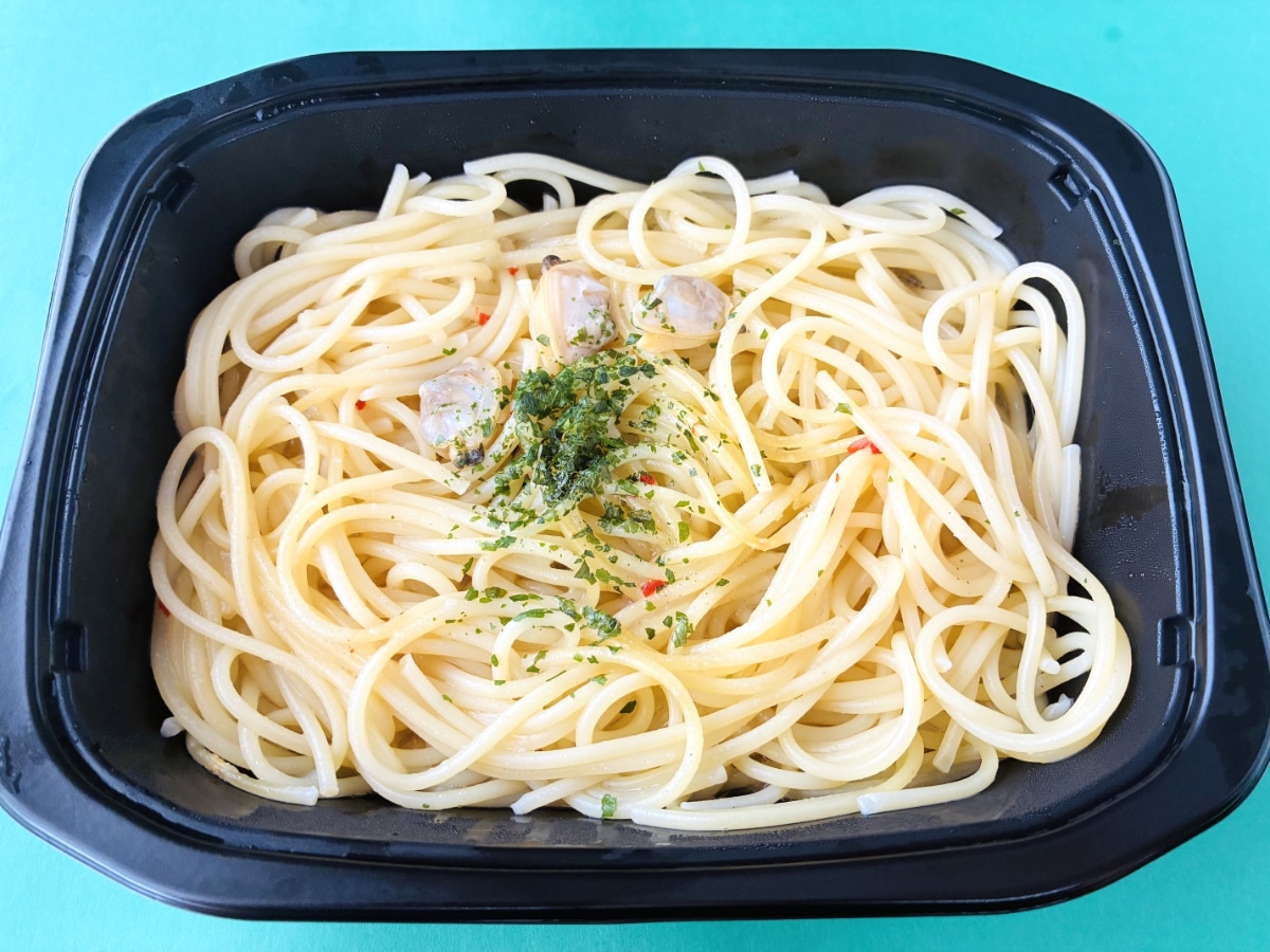 ほぼペペロンチーノ？酸味は控えめ！【ドンキ】「ヤバ盛り 塩レモン」