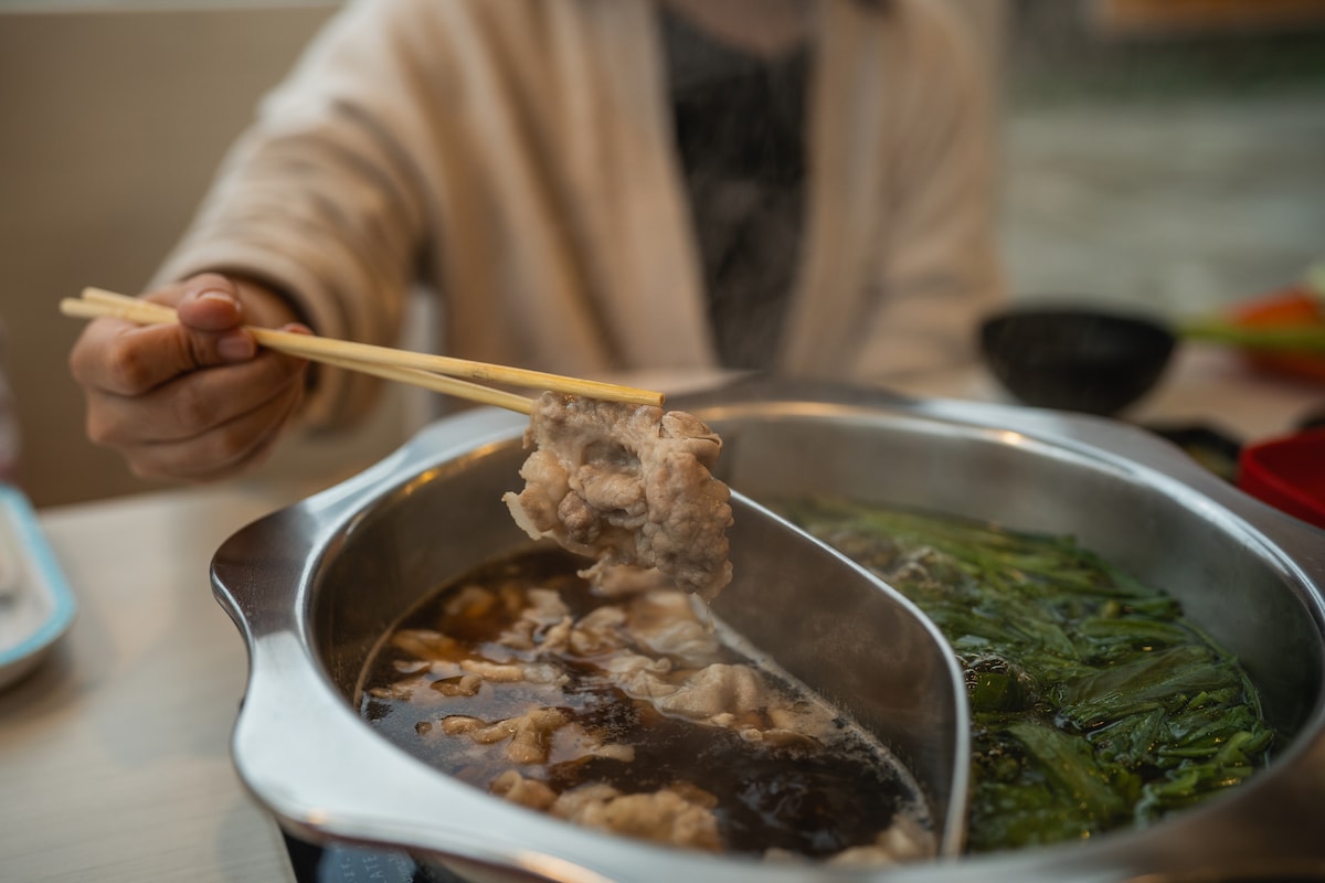 義家族との高級お祝い席で私だけ980円の差別！義母から手渡された困惑の手土産や高級ベビーカー返却の意図