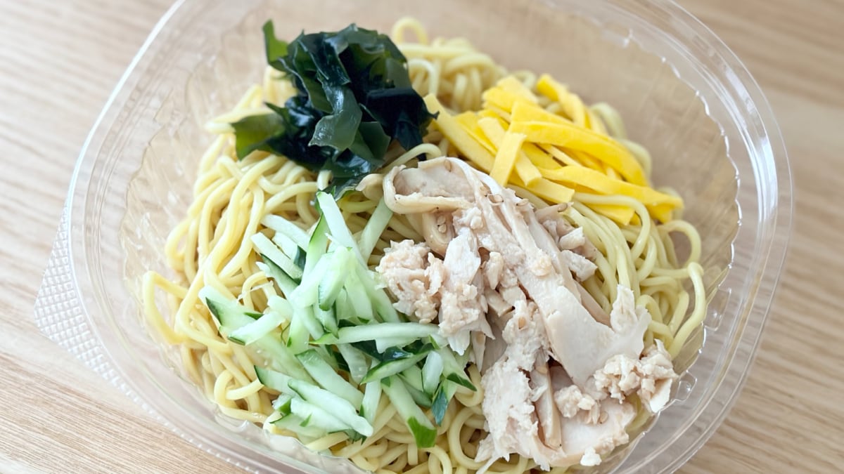 ごまのきいたタレがクセになる!【ファミマ】名店監修のコラボ麺が登場