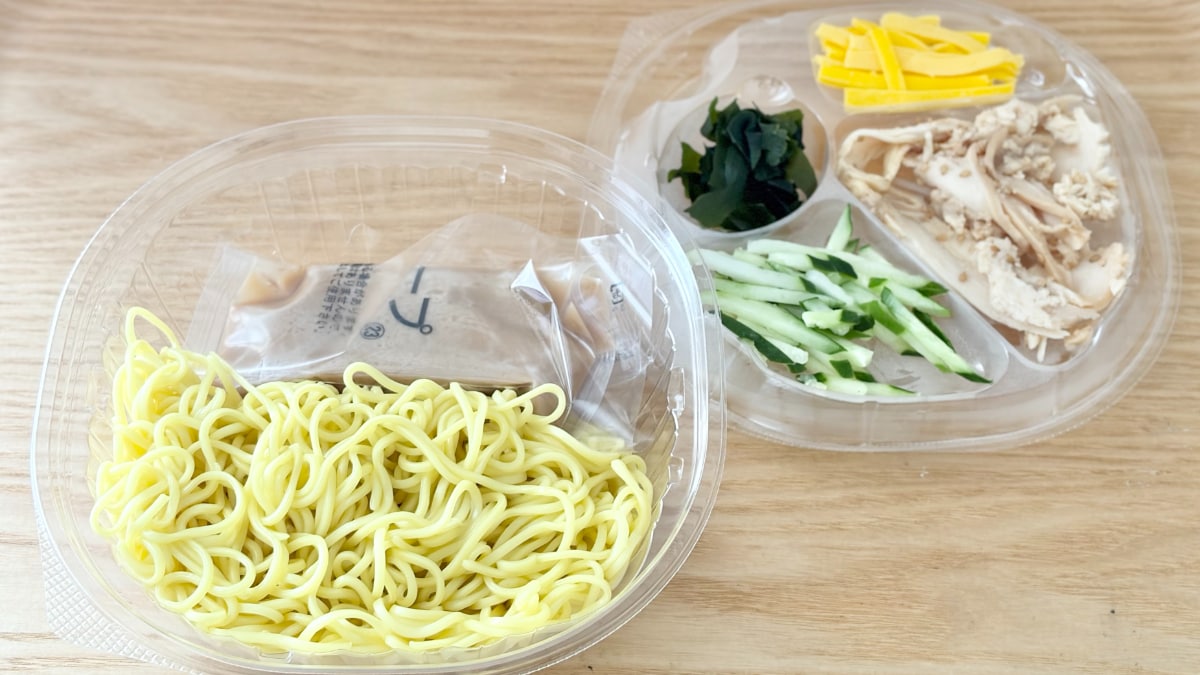 ごまのきいたタレがクセになる!【ファミマ】名店監修のコラボ麺が登場