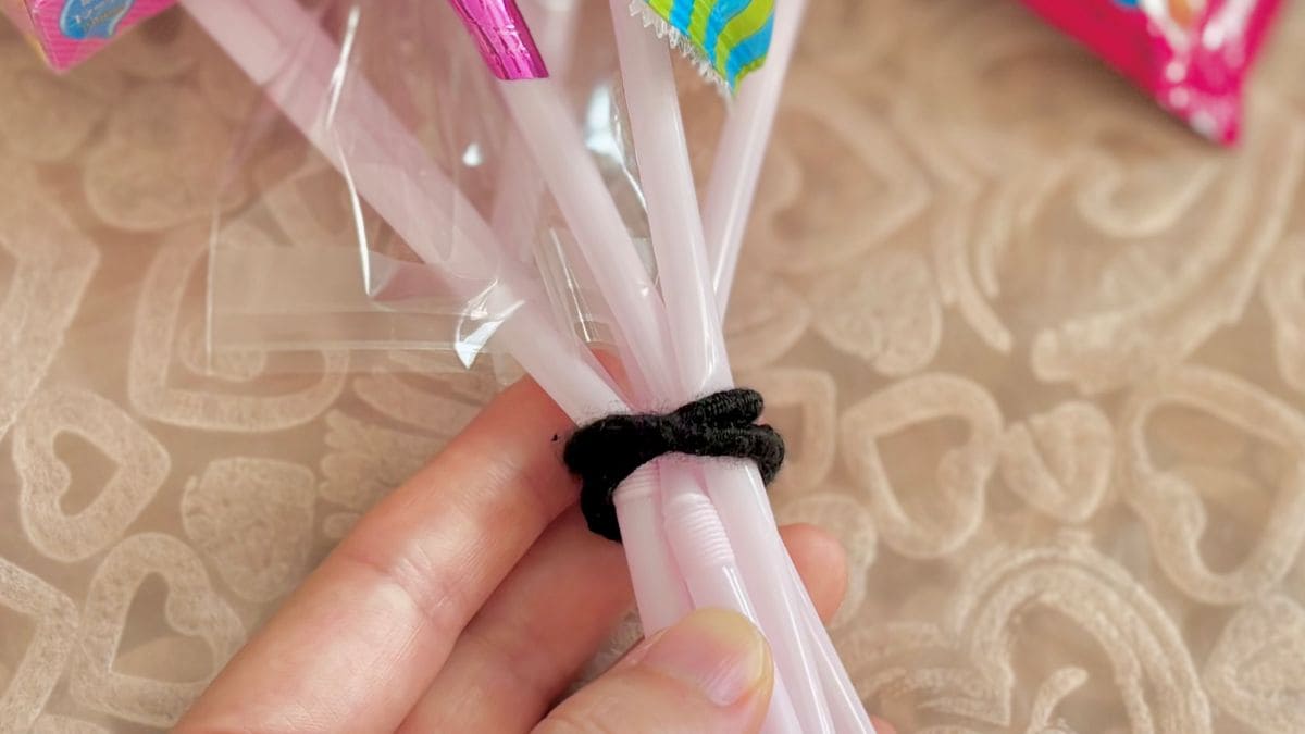 100均でお菓子ブーケを手作りしよう! 写真映えする包み方やコツも紹介