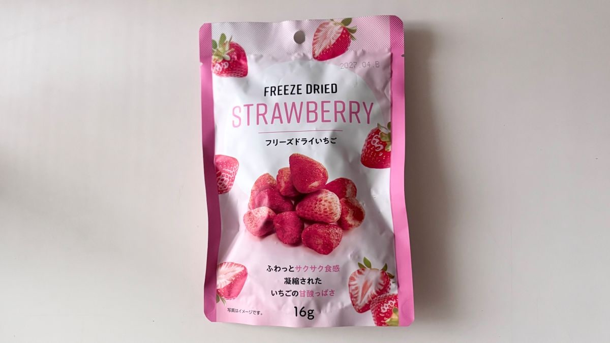 やっと見つけた!ダイソーの「フリーズドライいちご」が美味♡ これが100円は神すぎる……!