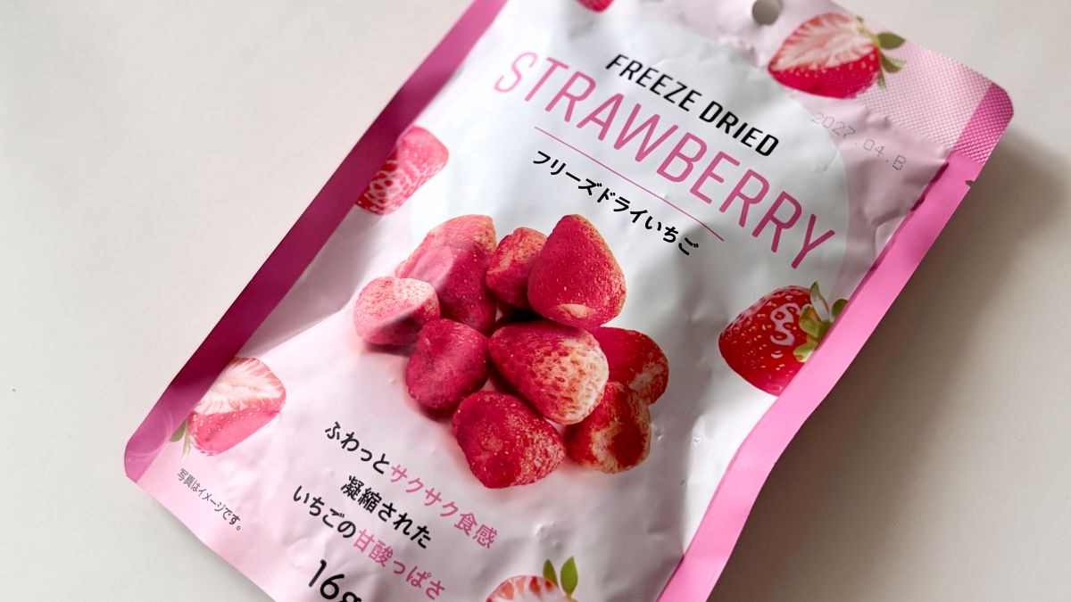 やっと見つけた!ダイソーの「フリーズドライいちご」が美味♡ これが100円は神すぎる……!