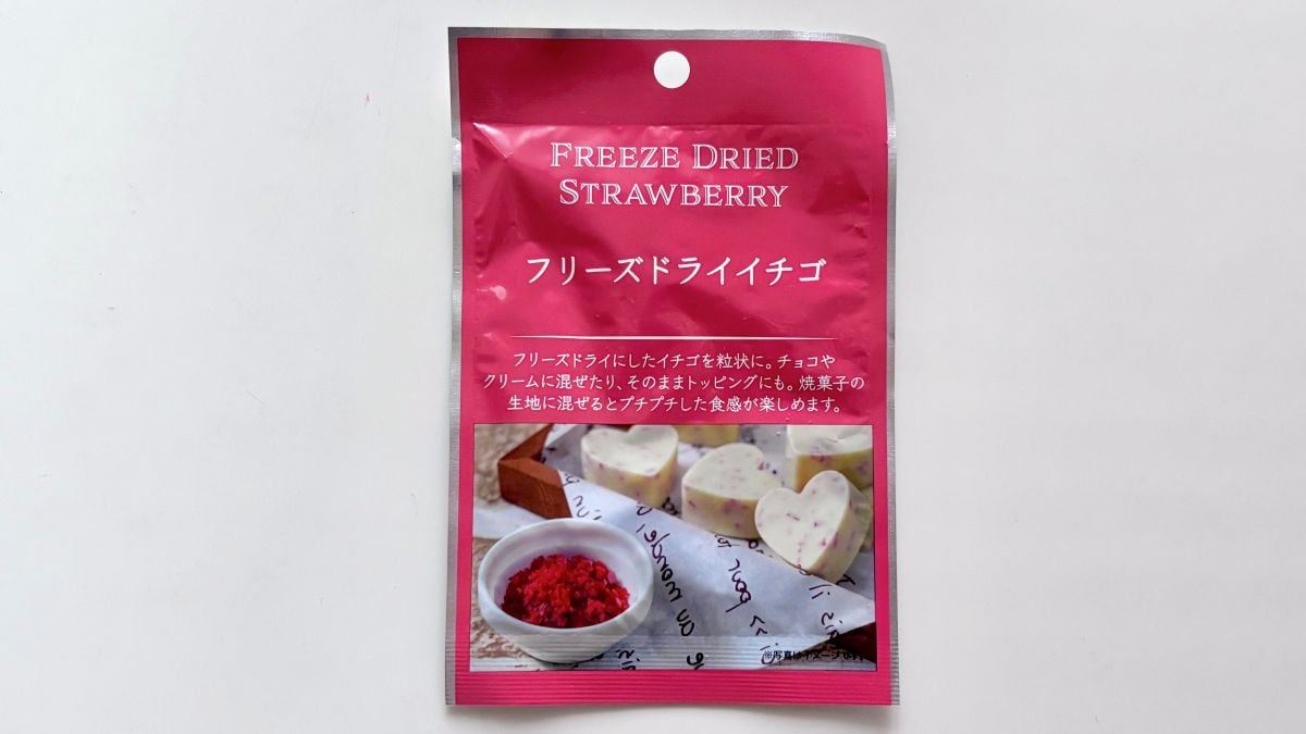 やっと見つけた!ダイソーの「フリーズドライいちご」が美味♡ これが100円は神すぎる……!