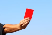 フランスメディアが激怒したパラグアイのラフプレー！鷹祭で美脚を披露した38歳歌姫やＷ杯最速退場の歴史