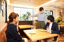 不倫で妻子を捨てた父親が長男のカフェで放った暴言！娘の先生と浮気する夫への報復やスマホに隠された真実