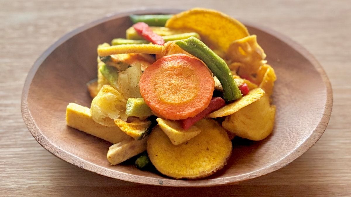 「めっちゃ美味しかった！」【スリコ】野菜の旨味がぎゅっ！神コラボの限定チップスに「ストックしたい」の声
