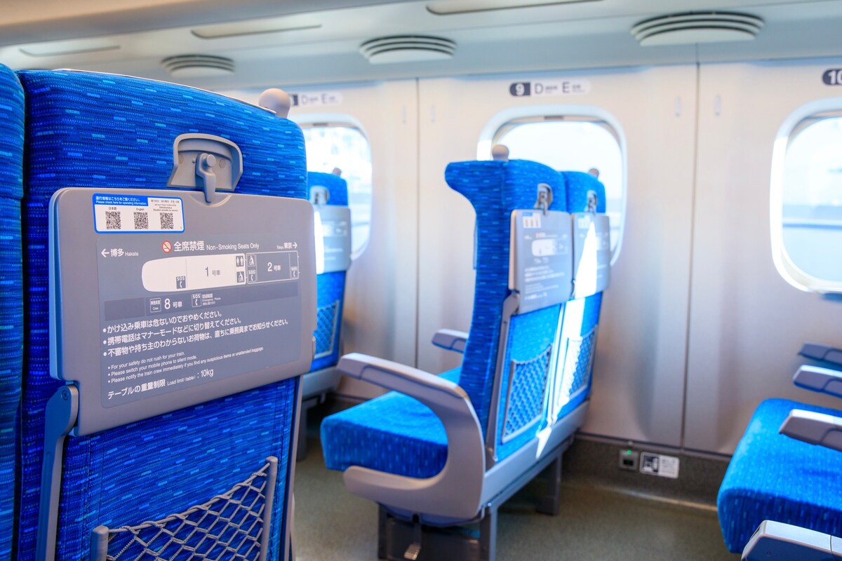 トイレから戻ると指定席に見知らぬ男性が居座る衝撃の理由！散らかったキッチンに完成していたまさかの光景