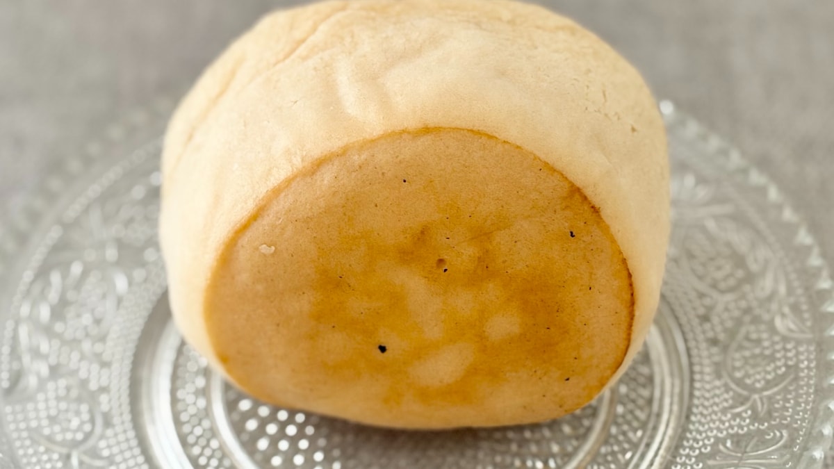 ユニークな食感は食べる価値あり!【ファミマ】甘酸っぱいシュークリーム