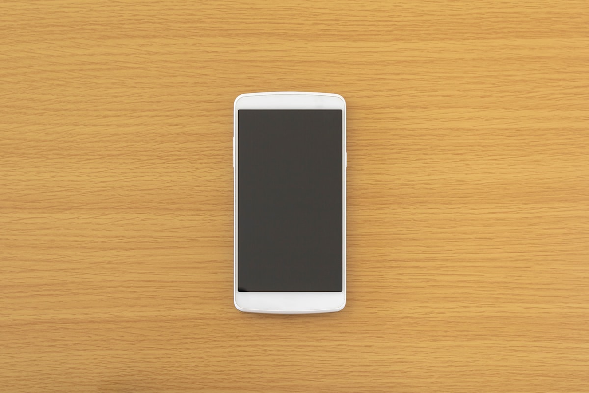 持ち出してない娘のスマホがママ友の家で発見された謎!実家を見下す義母に義父が激怒した衝撃の食事会