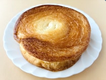 「背徳感高め！」「超美味しかった！」【ファミマ】「も～っちり食感クロワッサンロール（ダブルカスタード）」