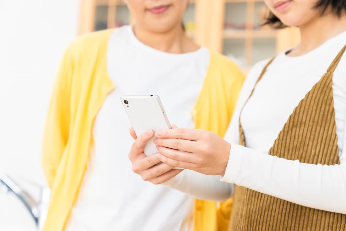 30代は「管理型」、40代は「対話型」が主流。ママ・パパの年代別スマホ管理スタイル格差