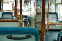 バスの座席を占領する迷惑客を赤面させた5歳児の一言！運動会で席を奪う保護者や義母の嫁いびりへの反撃