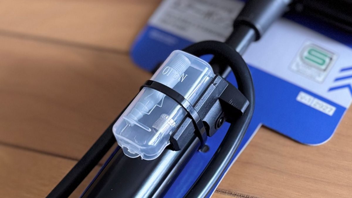 100均で買える「自転車の空気入れ」実際どう? 入らないって本当? 足踏み式はある?【ダイソー・セリア・キャンドゥ】