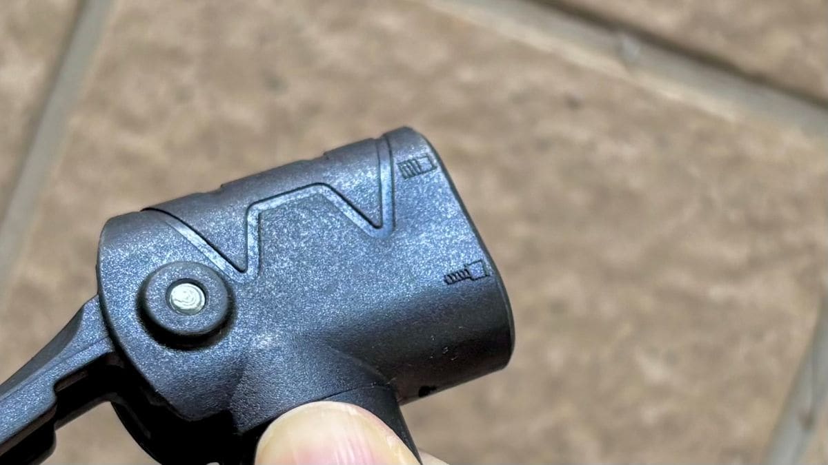 100均で買える「自転車の空気入れ」実際どう? 入らないって本当? 足踏み式はある?【ダイソー・セリア・キャンドゥ】