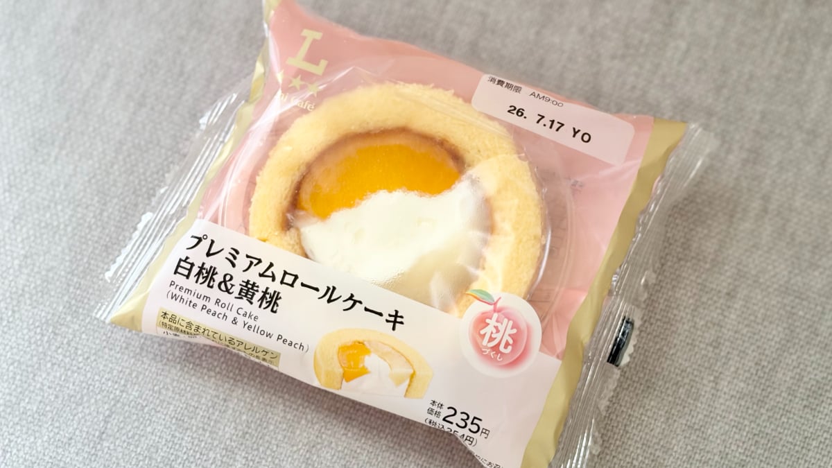 2種の桃が華やか！【ローソン】の人気ロールケーキは「値段も味も最強」