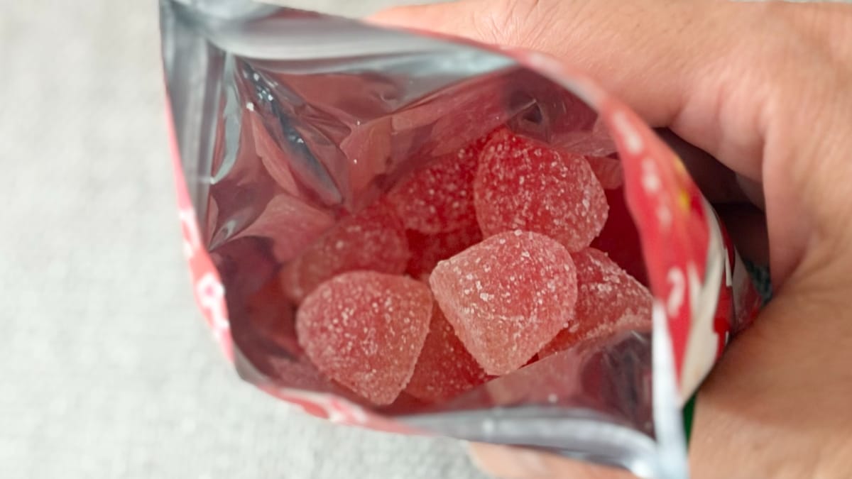 甘酸っぱいジュレがとろ~っと!【ファミマ先行】新食感グミは夏に合う味