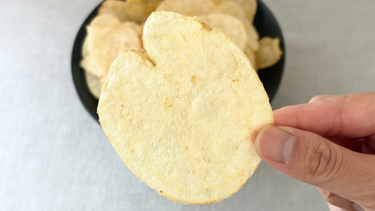 シンプルだけど中毒性あり!【ファミマ】に登場した新作ポテチの味は?