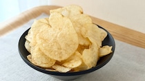 シンプルだけど中毒性あり！【ファミマ】に登場した新作ポテチの味は？