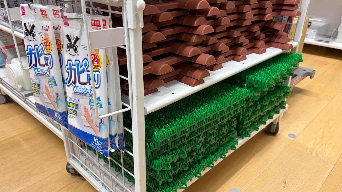 ダイソーの人工芝を買ってみた!使い心地やサイズをレビュー【100均】