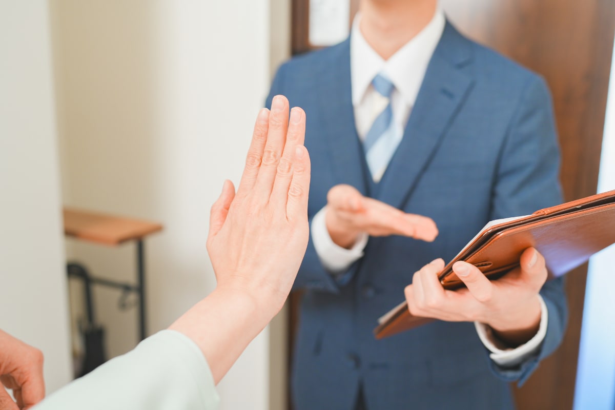 「無料査定」の言葉を信じた結果、祖母の大切な形見が……!世帯年収550万・52歳女性が負った“消えない傷”