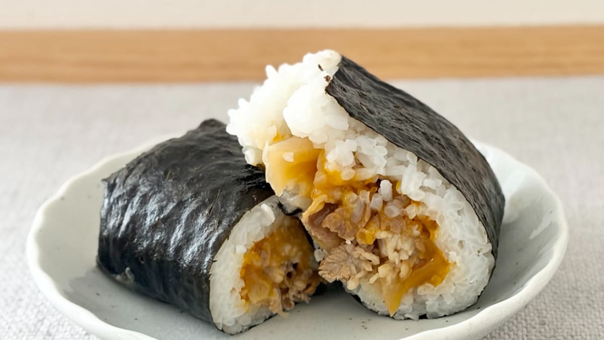 お肉やわらか&玉ねぎシャキシャキ【ローソン×吉野屋】のおにぎりって?