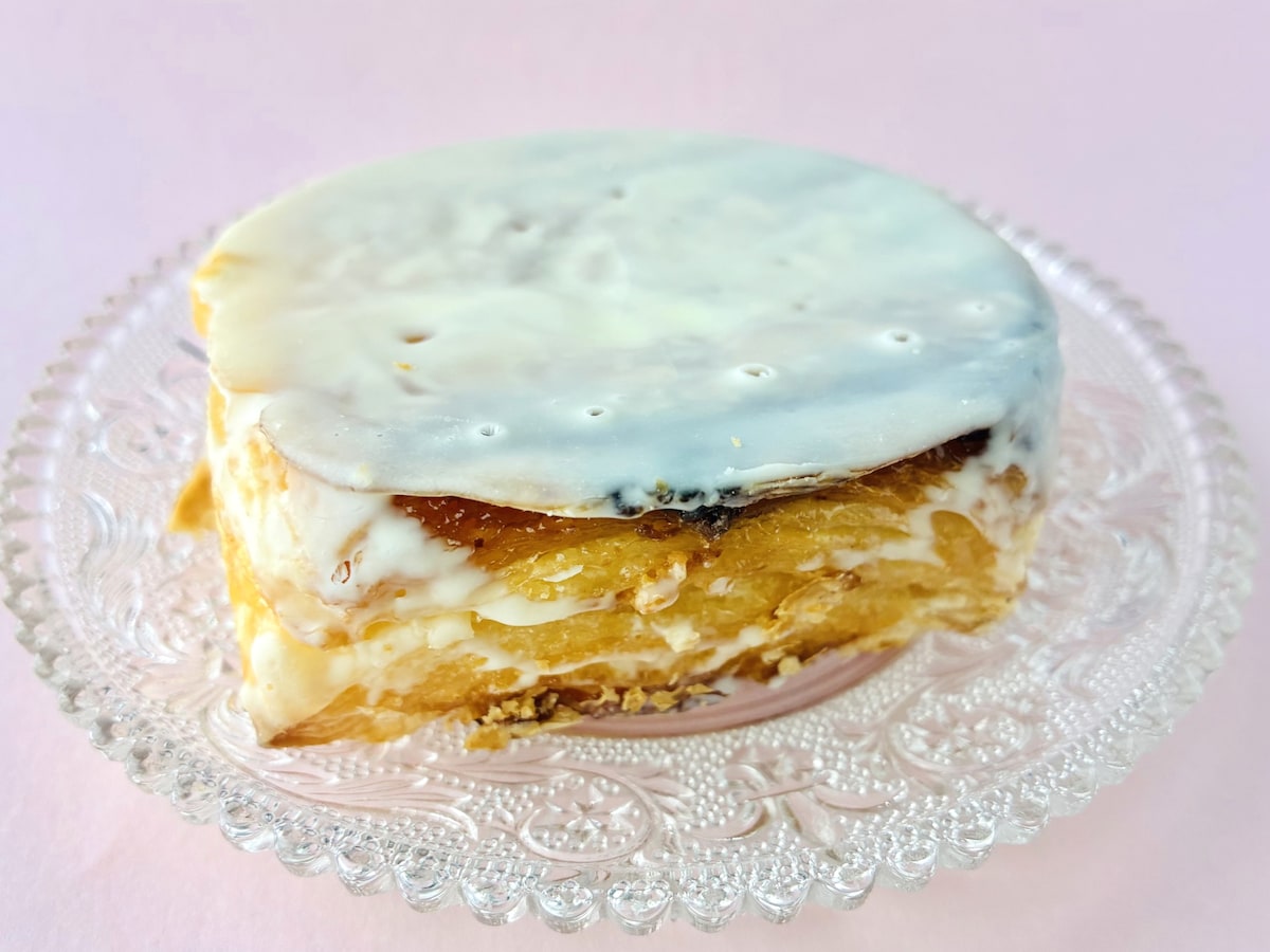 「カロリーの暴力！」「無限に食べれる！」【ファミマ】「ミルクとホワイトチョコのクイニーアマン」