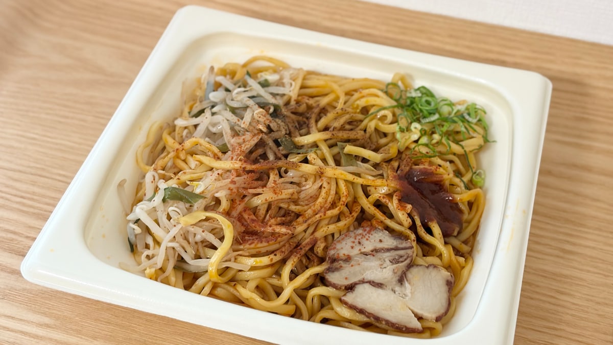 「あと2個追加で食べたい」【ファミマ】人気店監修のカラシビ麺って?