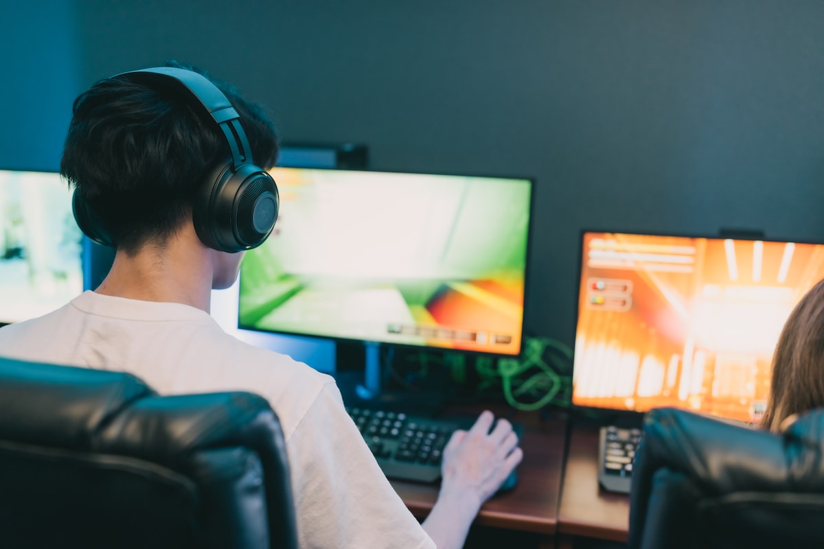 追跡リンクに知らない女性の名！ゲーム相手に貢ぐ彼氏と「疲れない」と暴言を吐く男が知ったまさかの正体